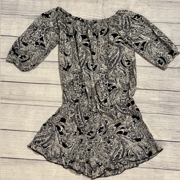 Elan Black & White Paisley Print Romper Size M NWT - Picture 3 of 9